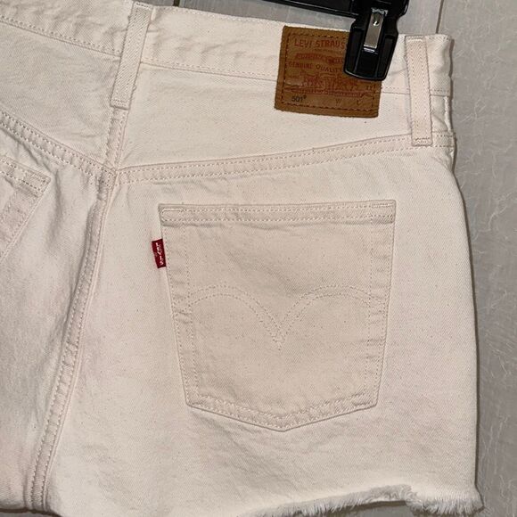LEVI’S 28 501 High Rise Button Fly Ivory Distressed Raw Fringe Hem Denim Shorts - Picture 7 of 14